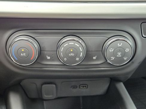 New 2026 Chevrolet Trax RS w/ Sunroof Package FWD image 14