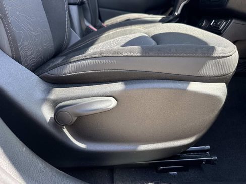 Used 2023 Jeep Renegade Latitude AWD/4WD image 12