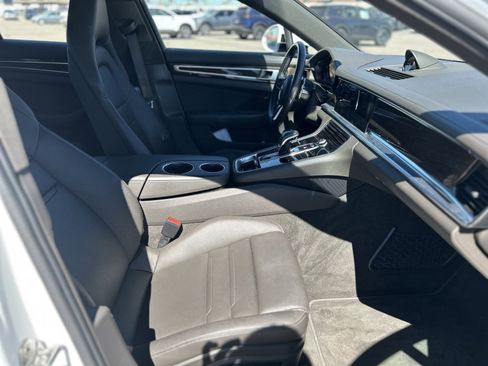 Used 2018 Porsche Panamera 4S image 9