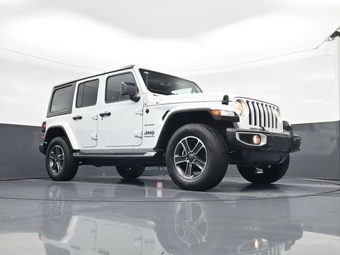 Used 2023 Jeep Wrangler Unlimited Sahara AWD/4WD image 19