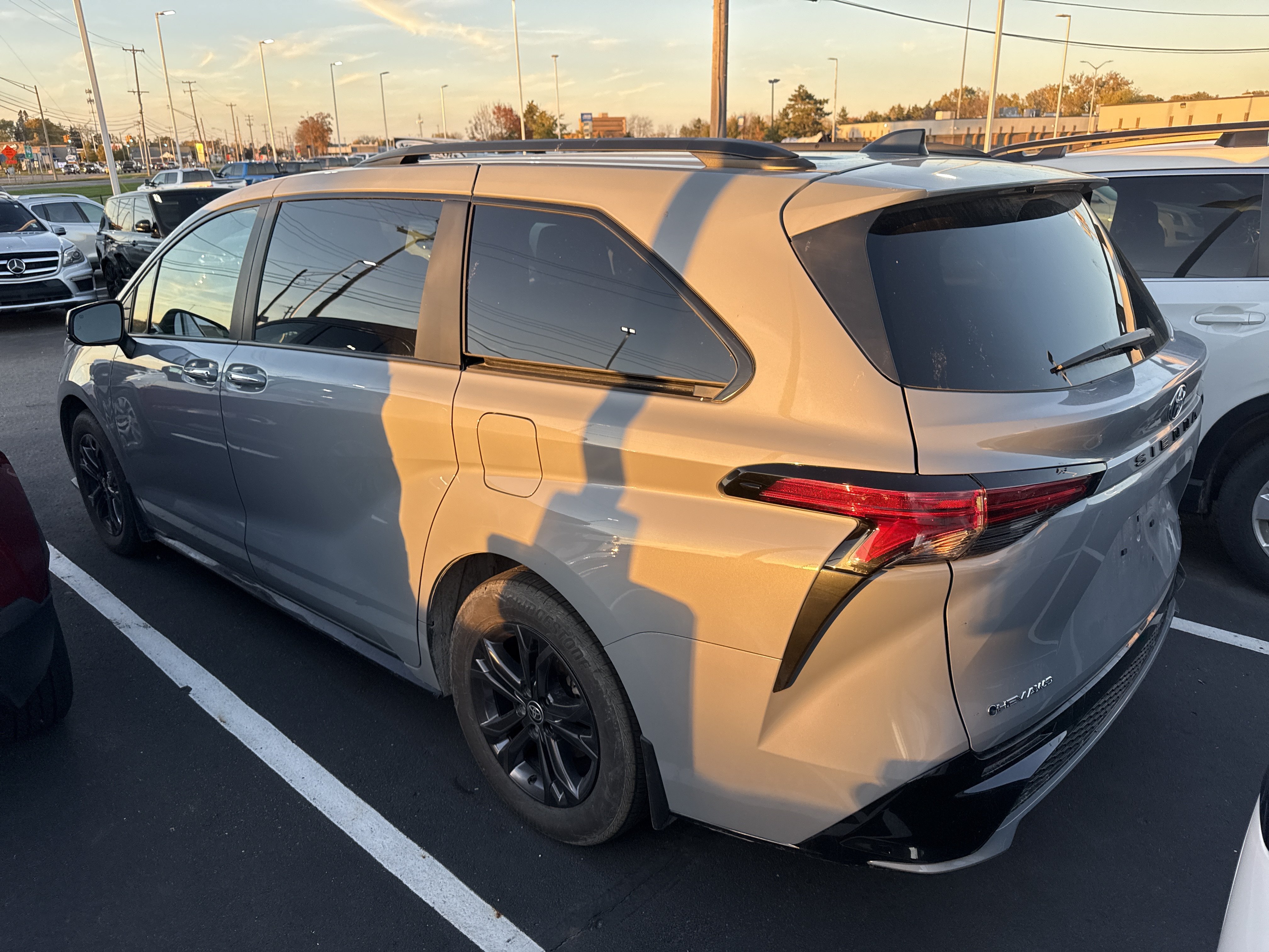 Used 2025 Toyota Sienna XSE AWD/4WD image 2