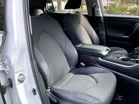 Used 2022 Toyota Highlander L image 26