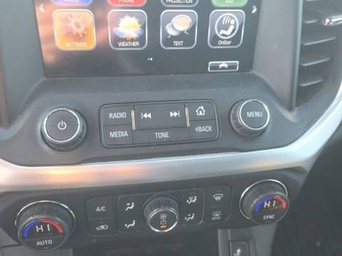 Used 2017 GMC Acadia SLT image 12