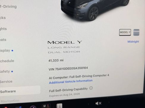 Used 2025 Tesla Model Y Long Range AWD/4WD image 9