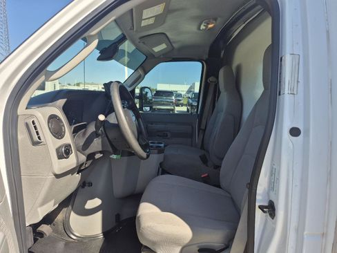 Used 2024 Ford E-450 and Econoline 450 Super Duty w/ Driver's Safety Package RWD image 2