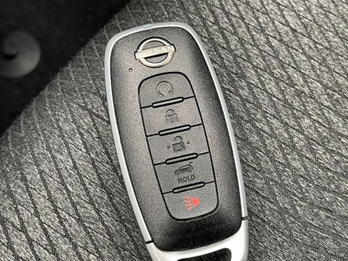 Used 2025 Nissan Rogue SV image 27