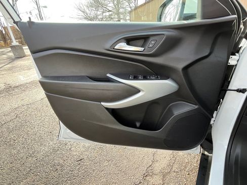 Used 2024 Chevrolet Trax LS w/ LS Convenience Package image 9