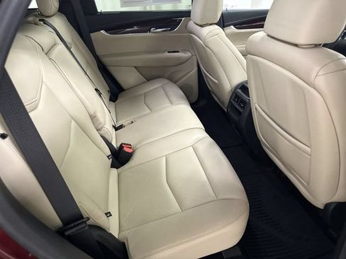 Used 2018 Cadillac XT5 Luxury w/ Driver Awareness Package AWD/4WD image 17