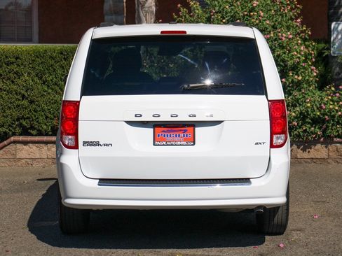 Used 2020 Dodge Grand Caravan SXT image 7