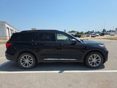 Used 2020 Ford Explorer XLT w/ Equipment Group 202A AWD/4WD image 6
