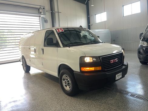 Used 2025 GMC Savana 3500 Extended RWD image 1