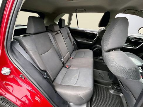 Used 2021 Toyota RAV4 LE image 21