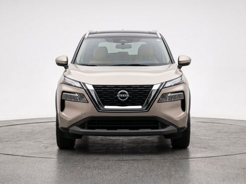 Used 2025 Nissan Rogue SV AWD/4WD image 2