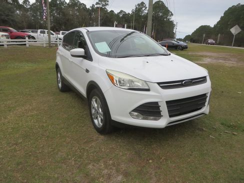 Used 2013 Ford Escape SE w/ Class II Trailer Tow Pkg image 4