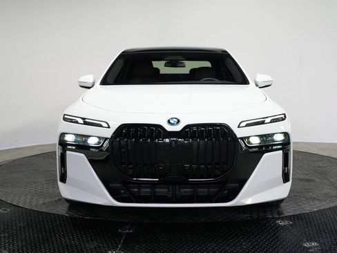 Used 2023 BMW i7 xDrive60 AWD/4WD image 2