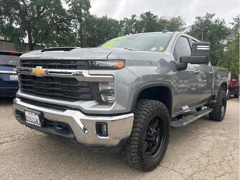 Used 2024 Chevrolet Silverado 2500 LT w/ Convenience Package image 3