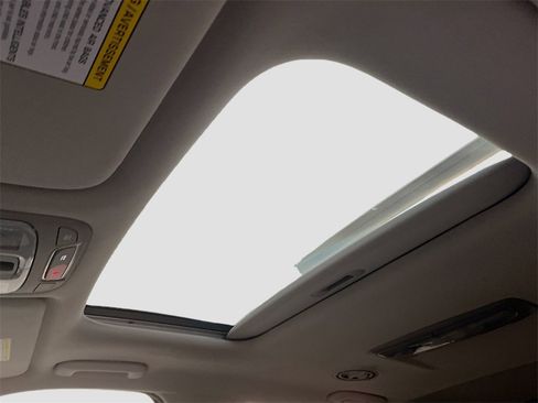 Used 2023 Kia Telluride EX w/ EX Captain's Chair Package image 23