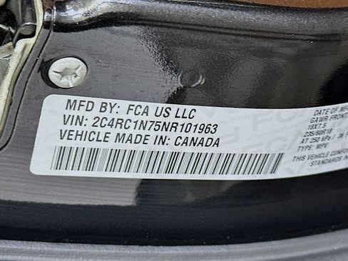 Used 2022 Chrysler Pacifica Pinnacle FWD image 36