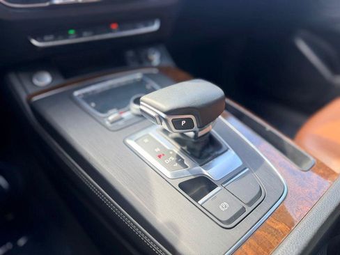 Used 2020 Audi Q5 e Premium Plus w/ Premium Plus Package AWD/4WD image 36