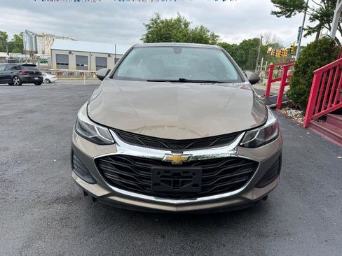 Used 2019 Chevrolet Cruze LT FWD image 2