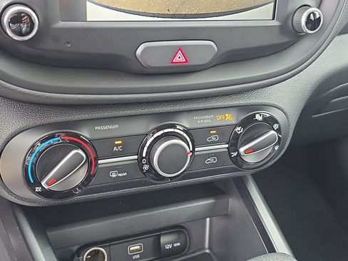 Certified 2025 Kia Soul LX FWD image 25