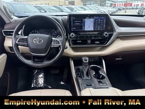 Used 2020 Toyota Highlander Platinum image 15