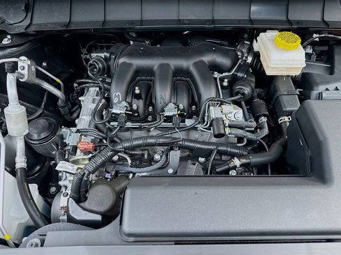 New 2025 Nissan Pathfinder SV w/ SV Premium Package image 32