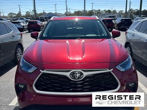 Used 2023 Toyota Highlander XLE image 1