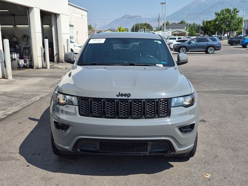 Used 2020 Jeep Grand Cherokee Altitude AWD/4WD image 12