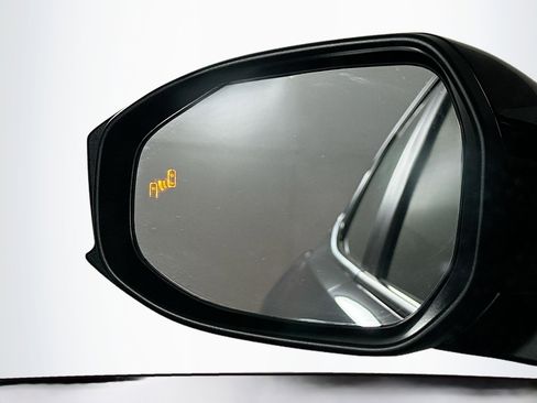 Used 2026 Toyota Prius SE image 16