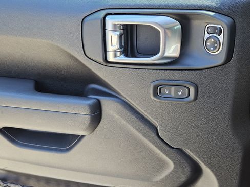 New 2025 Jeep Gladiator Sport image 20