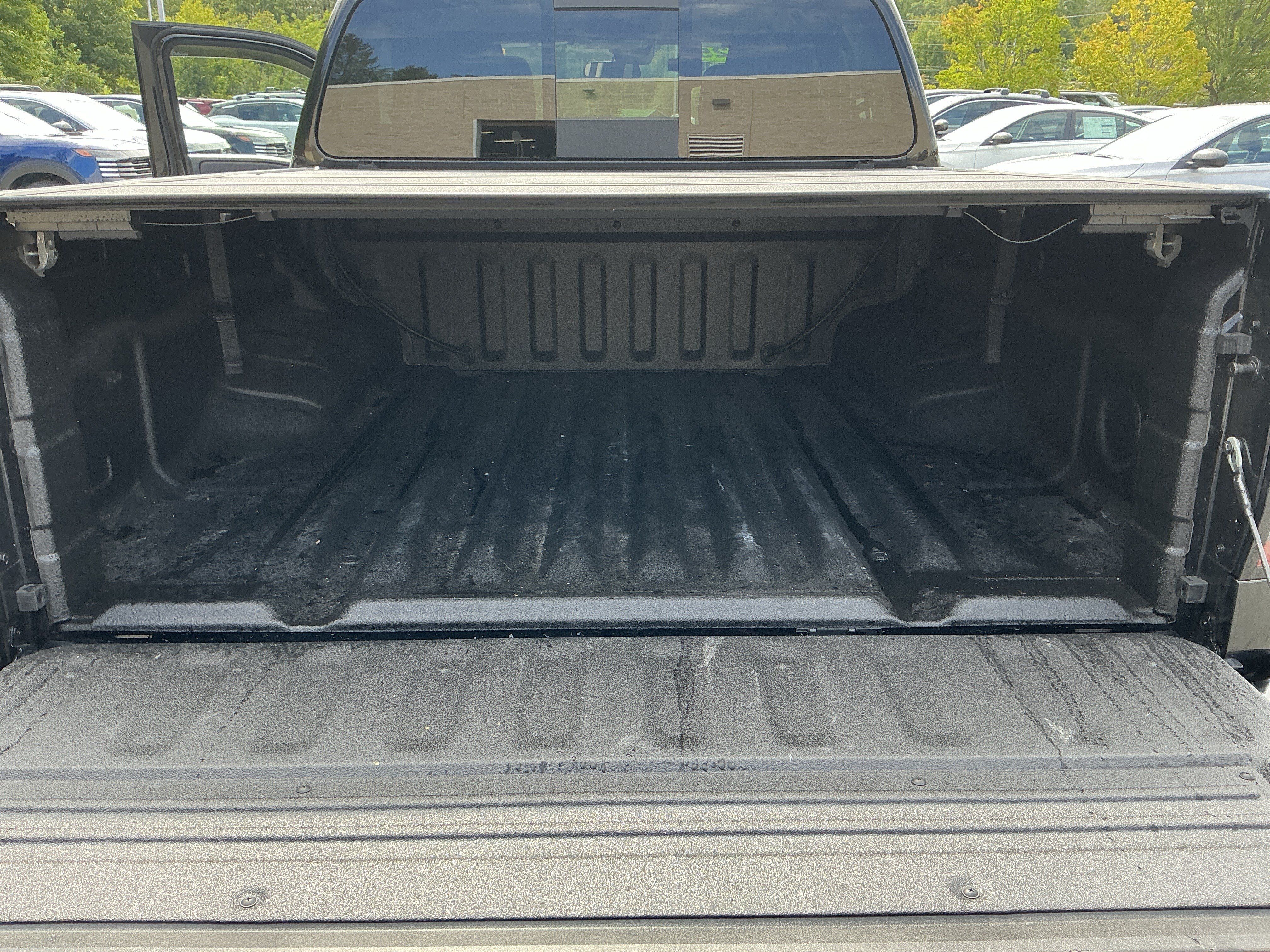 Used 2025 Nissan Frontier SV RWD image 17