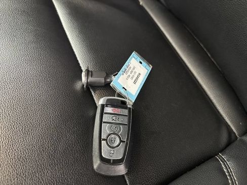 Used 2021 Ford Explorer XLT w/ Equipment Group 202A AWD/4WD image 19