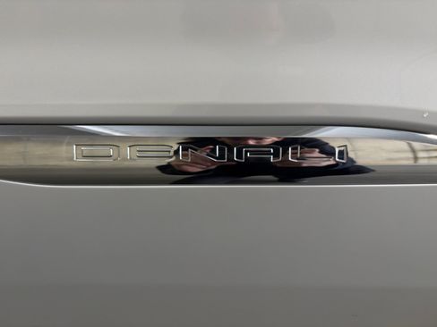 Used 2022 GMC Acadia Denali w/ Denali Ultimate Package AWD/4WD image 12