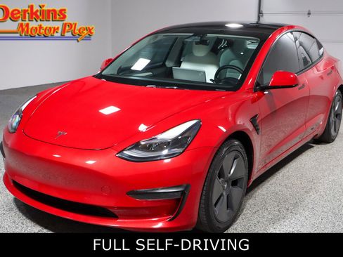 Used 2021 Tesla Model 3 Standard Range Plus image 1