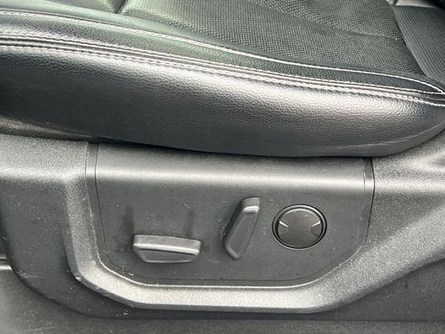 Used 2020 Ford F150 Lariat image 23