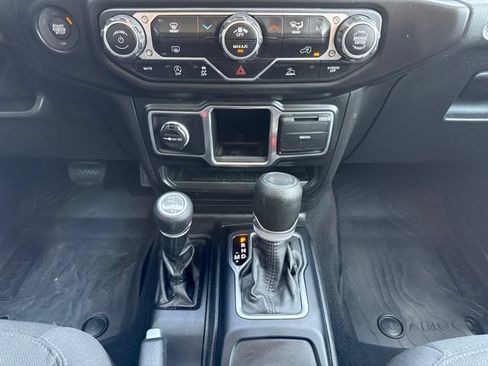 Used 2022 Jeep Wrangler Unlimited Sport AWD/4WD image 16