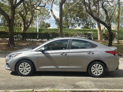 Used 2021 Hyundai Accent SE image 9