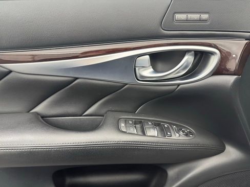 Used 2017 INFINITI Q70 L 3.7 image 17