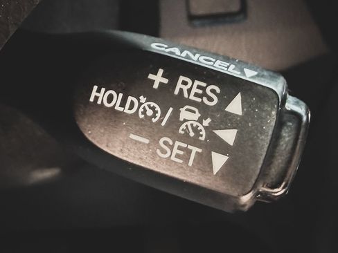 Used 2018 Toyota RAV4 XLE w/ Plus Extra Value Package AWD/4WD image 11