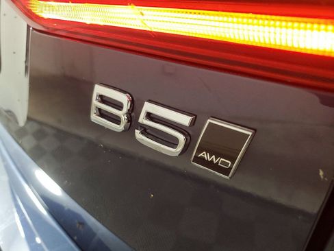 Certified 2025 Volvo XC60 B5 Core image 9