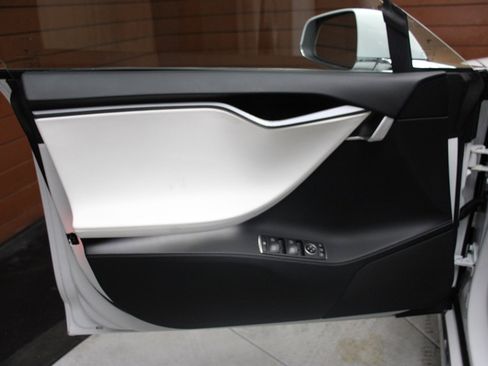 Used 2020 Tesla Model S AWD image 60