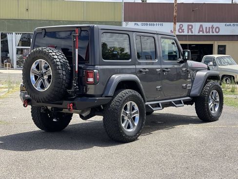 Used 2018 Jeep Wrangler Unlimited Sahara AWD/4WD image 36