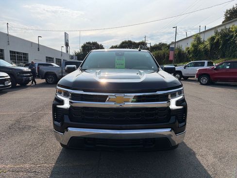 Used 2022 Chevrolet Silverado 1500 LT AWD/4WD image 2