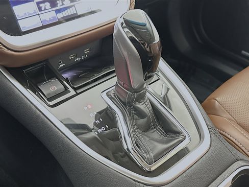 Used 2021 Subaru Outback Touring w/ Popular Package #2 AWD/4WD image 17