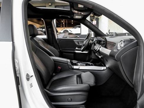 Used 2021 Mercedes-Benz GLB 250 4MATIC w/ Premium Package image 34