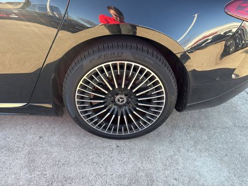 Used 2022 Mercedes-Benz EQS 580 4MATIC Sedan image 12