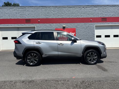 Used 2022 Toyota RAV4 XLE Premium AWD/4WD image 2