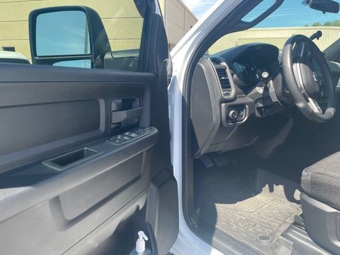 Used 2024 RAM 2500 Tradesman w/ Chrome Appearance Group AWD/4WD image 6