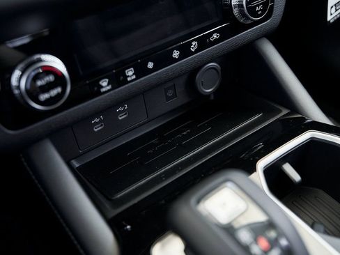 Used 2025 Mitsubishi Outlander SE image 48